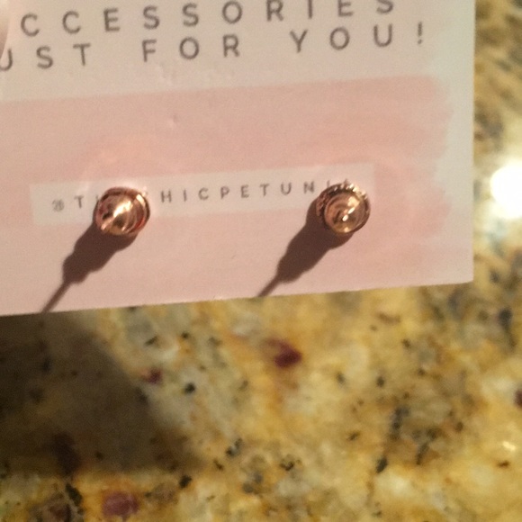 🎉BNWT ROSE GOLD CZ EARRINGS🎉 - Picture 2 of 3